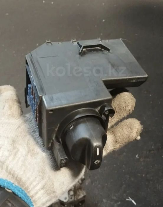 Продам включатель света мерс 210