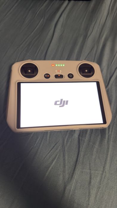 DJI Mini 3 Pro Fly More Combo + Telecomandă DJI RC (cu ecran) - Stare Impecabilă
