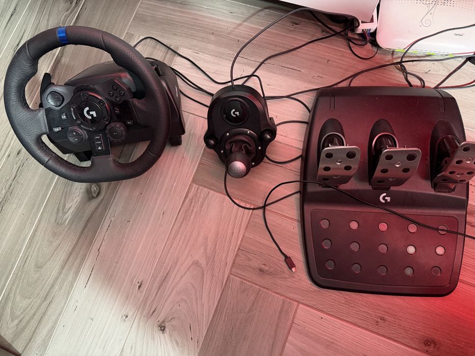 Volan logitech G929 cu pedale si schimbator