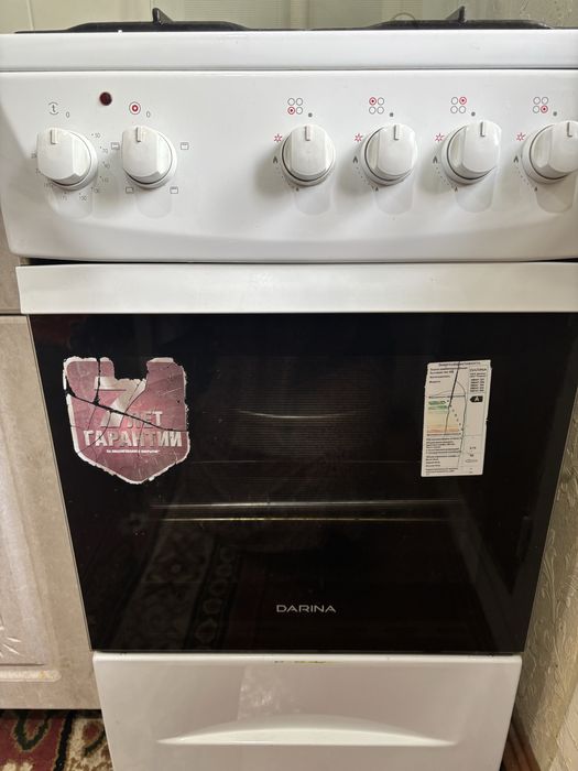 Отличная чистая газовая плита “Дарина”.