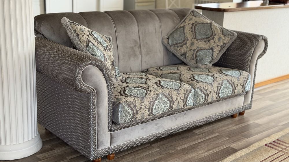 Диван сатам продам