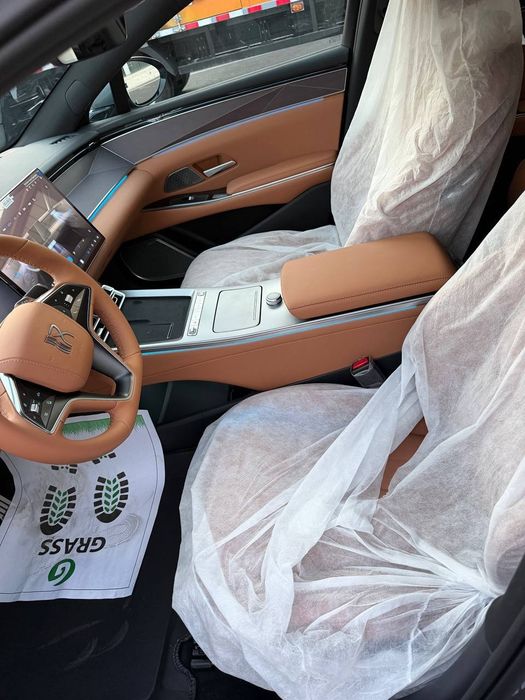 Модель: BYD Xan 701km dual mator
