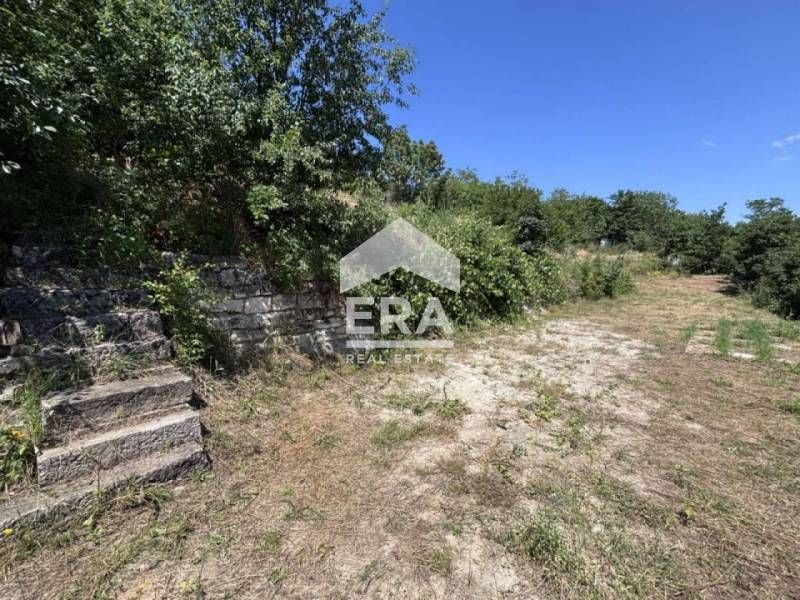 ЕКСКЛУЗИВНО! Парцел с ток и кладенец за продажба в местност Крушките,