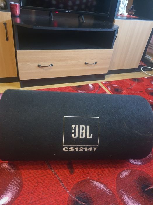 Vând tun de bas de la JBL plus stație