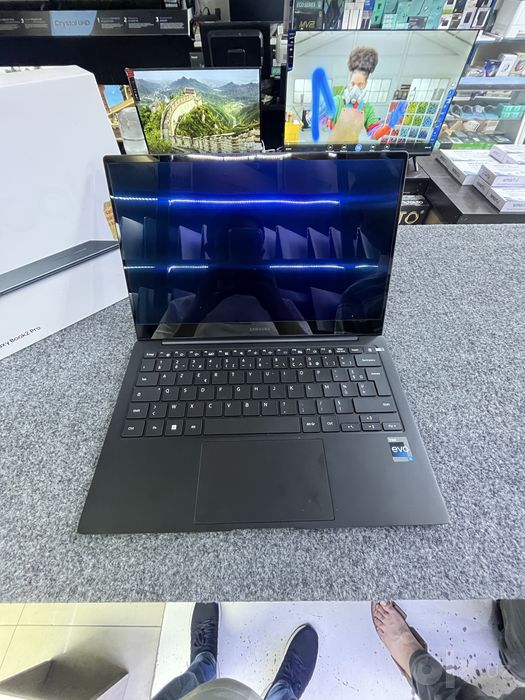 Ultrabook 13 inch Galaxybook i5-1240P  noutbuki zo’r holatda