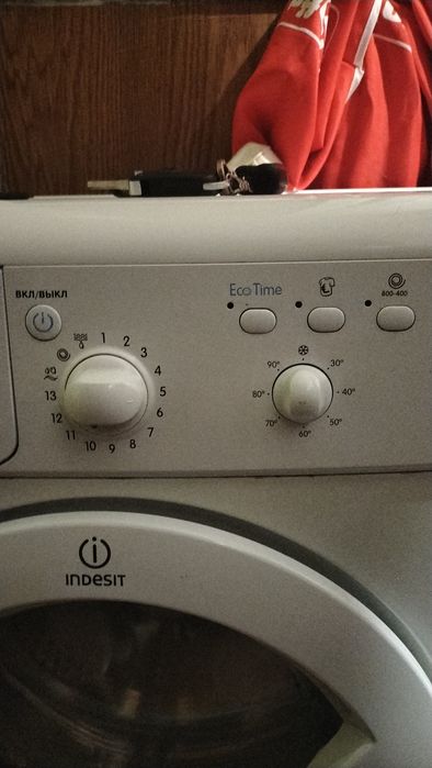 Продам стиральную машину Indesit