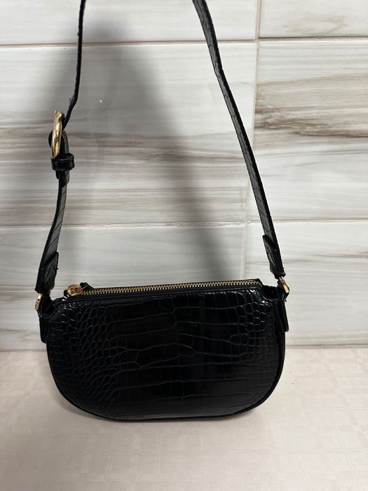 geanta dama mango purtata 5 ori