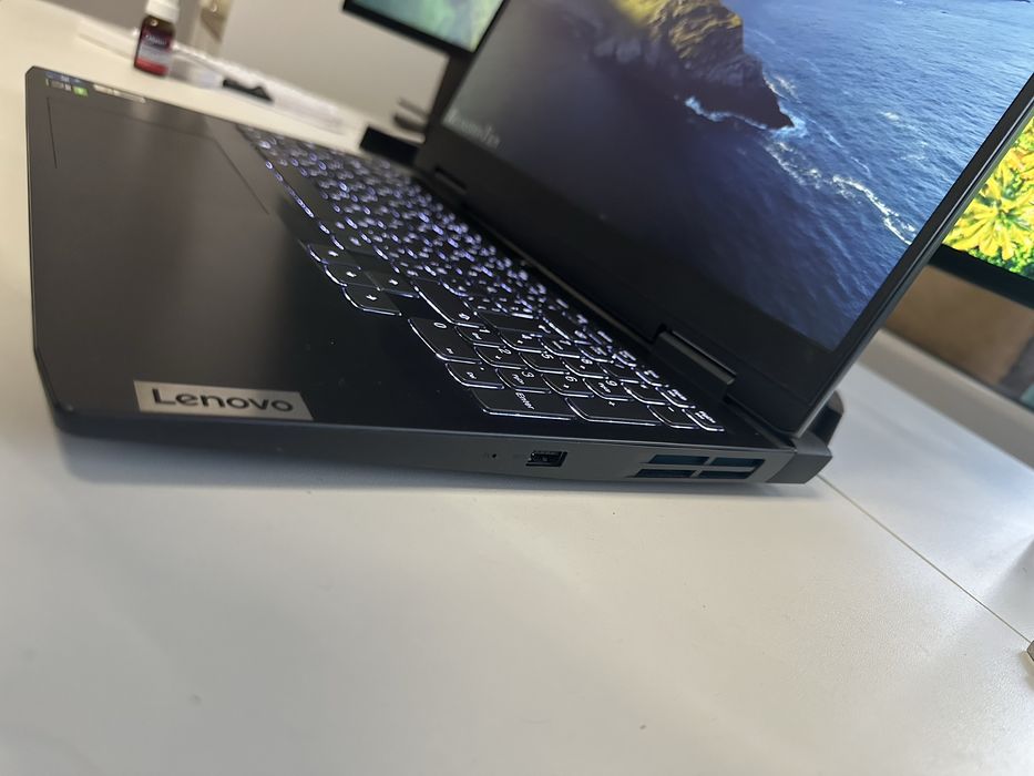 Lenovo gaming laptop