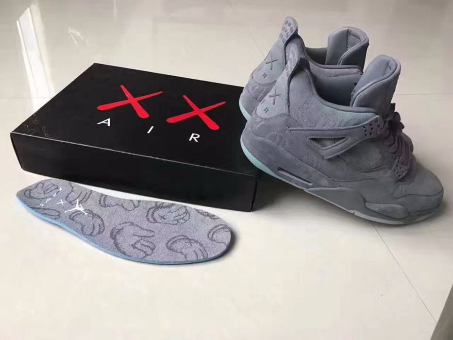 Air Jordan 4 Retro Kaws