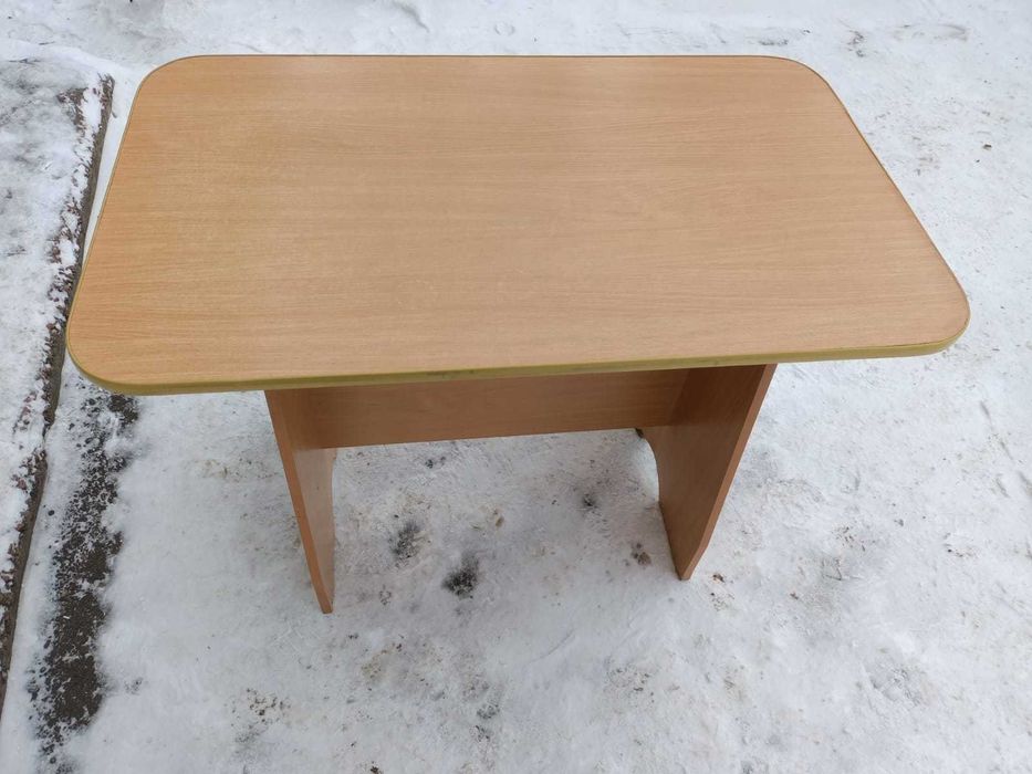 Продам  кухонный  стол