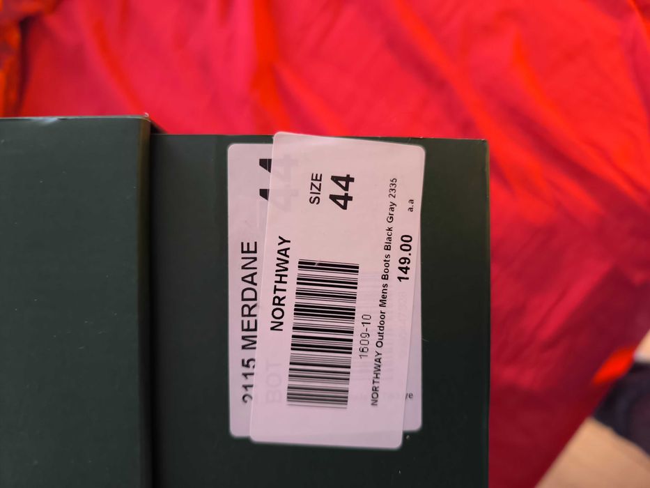 Чисто нови зимни обувки