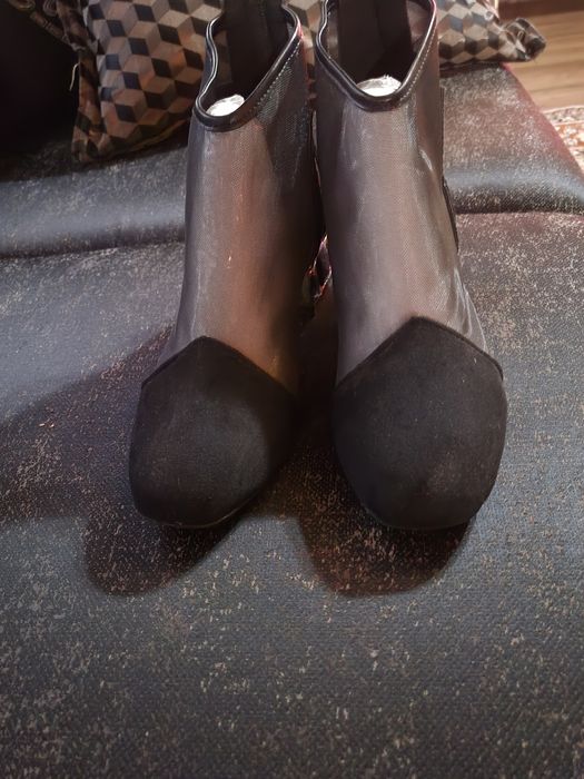 Красиви пролетно-есенни боти с камъни