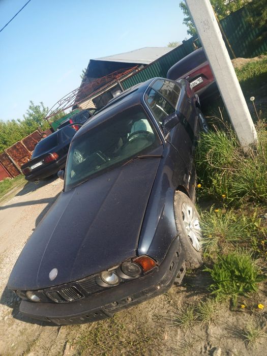 Автомобиль БМВ е34