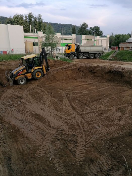 Miniexcavator cu foreza +buldoexcavator