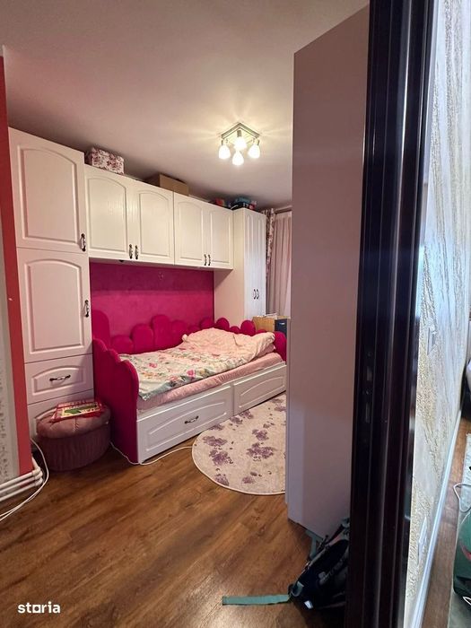 De vanzare apartament 3 camere și balcon, zona ultracentrala, renovat