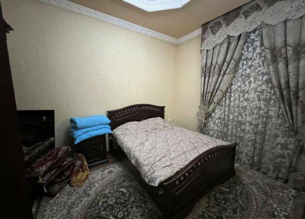 Сергели мошина бозор торисида жойлашган уй сотилади