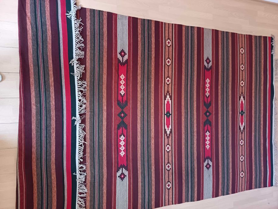 Автентичен чипровски килим