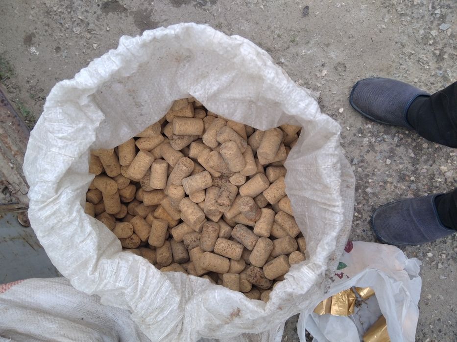 Пробки и обертки от вина