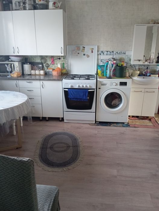 Продам два дома с мебелью .