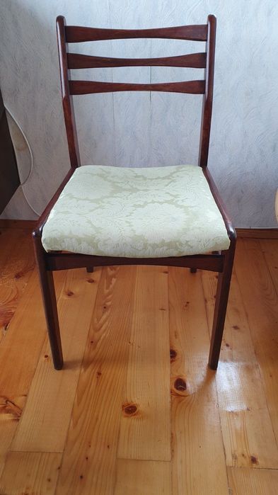 Дървени трапезарни столове 6 бр.