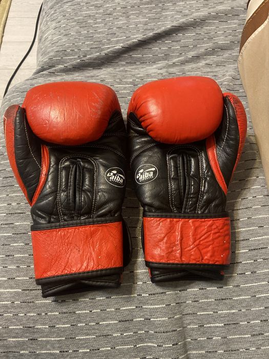 Продам перчатки для бокса