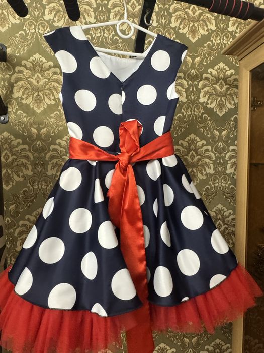 Продам детское платье в горошек