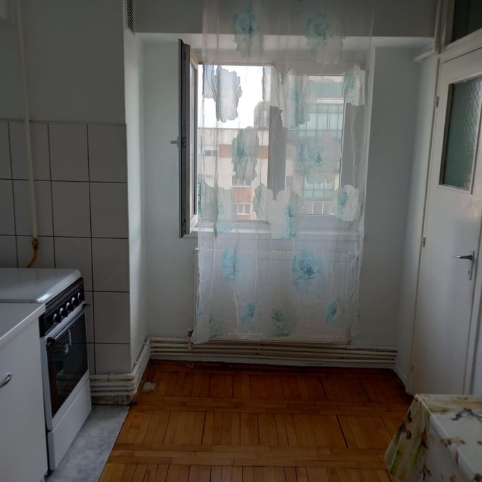 Inchiriez ap. 2 camere decomandat, mobilat