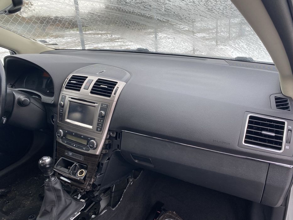 Арматурно табло Toyota Avensis T27