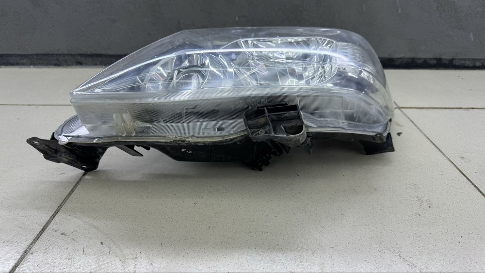 Фара Toyota Fortuner