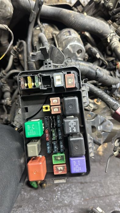 Продам запчасти для Карина е