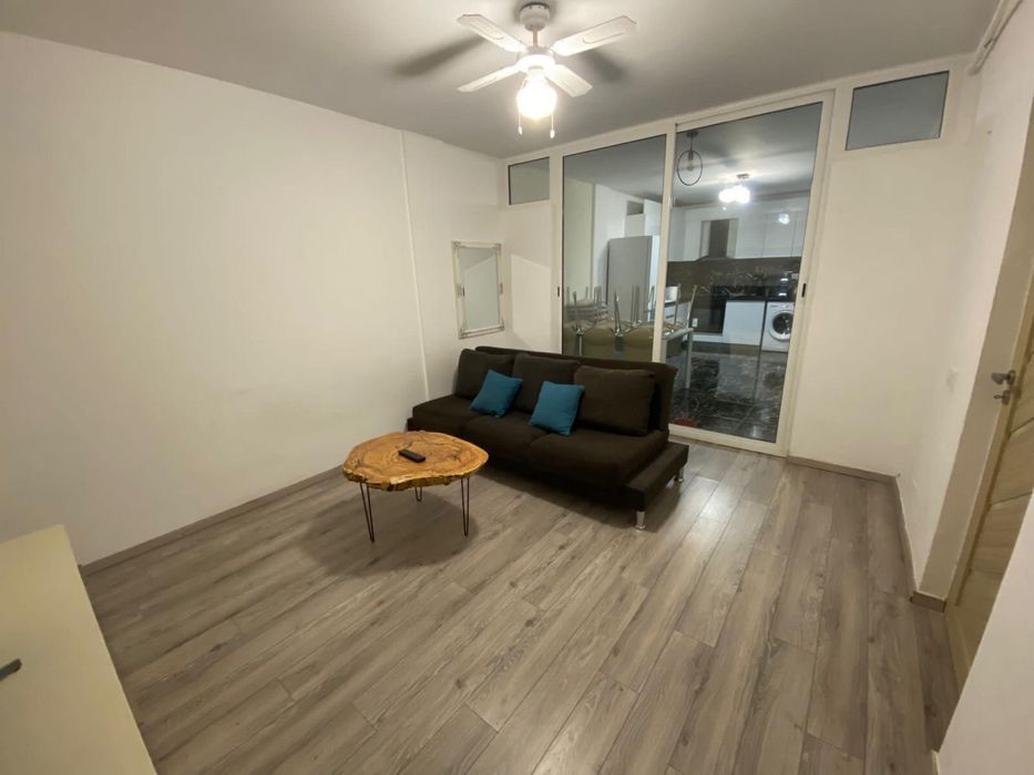 Apartament decomandat cu 2 camere si parcare.