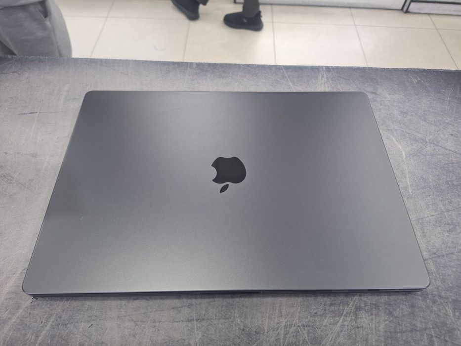 Macbook pro M3 max 36/1 tb full komplekt