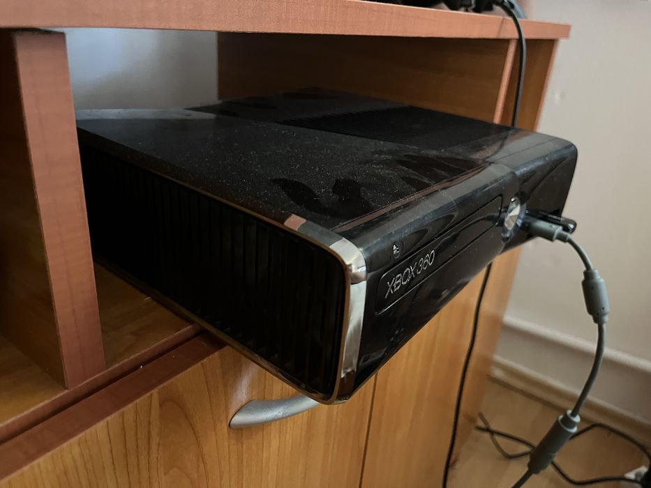 Vand XBOX 360 Pachet Complet