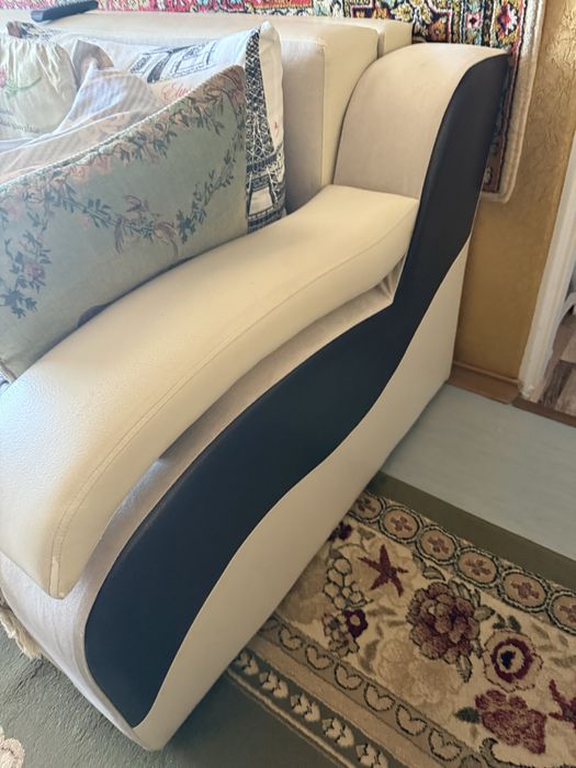 Продам диван с креслом