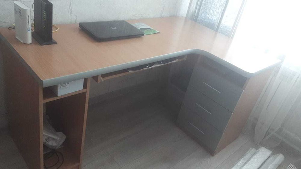 Стол письменный  б/у