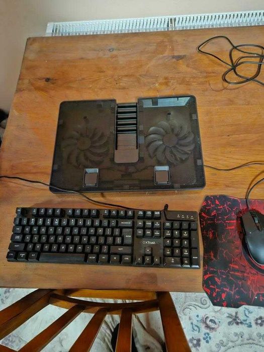 Гейминг лаптоп Lenovo + клавиатура, мишка, пад и охладител.