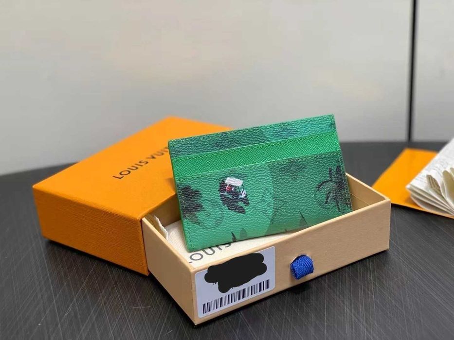 LV Cardholder (видове)