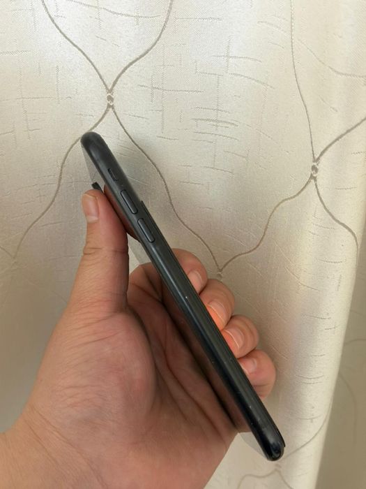 Продам Iphone XR 128