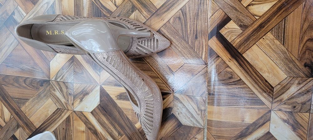 Pantofi eleganți dama.