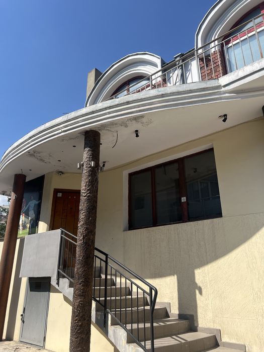 Дава се под наем Офис в Варна, Възраждане 1 - 420 кв.м за 4 € - Снимка #2