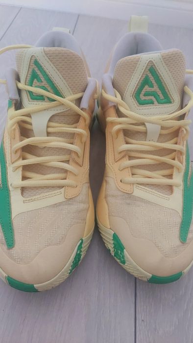 Adidași Nike Giannis mărimea 42