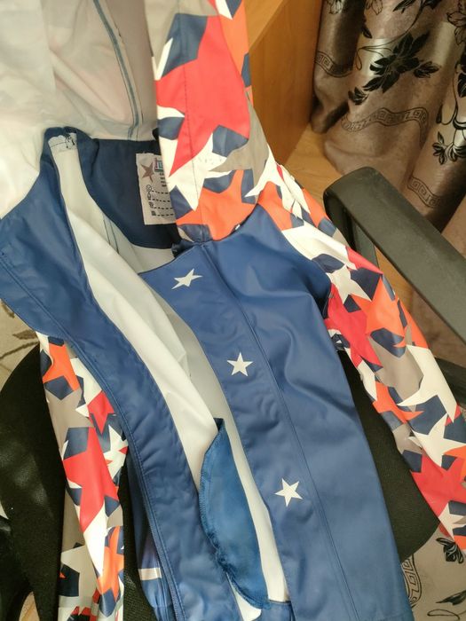 Куртка дождевик , и джинсы