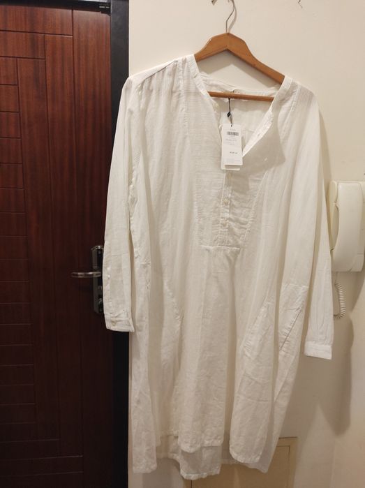 Бяла памучна риза