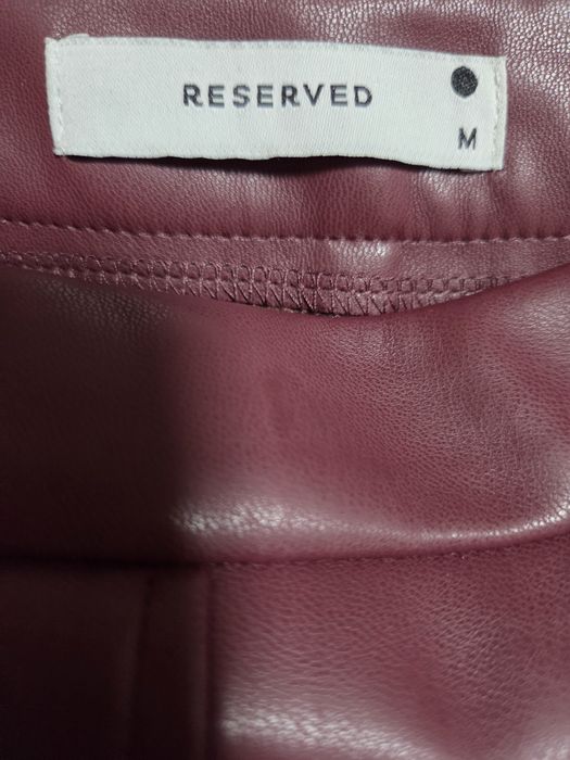 Нова кожена пола Reserved в бургунди