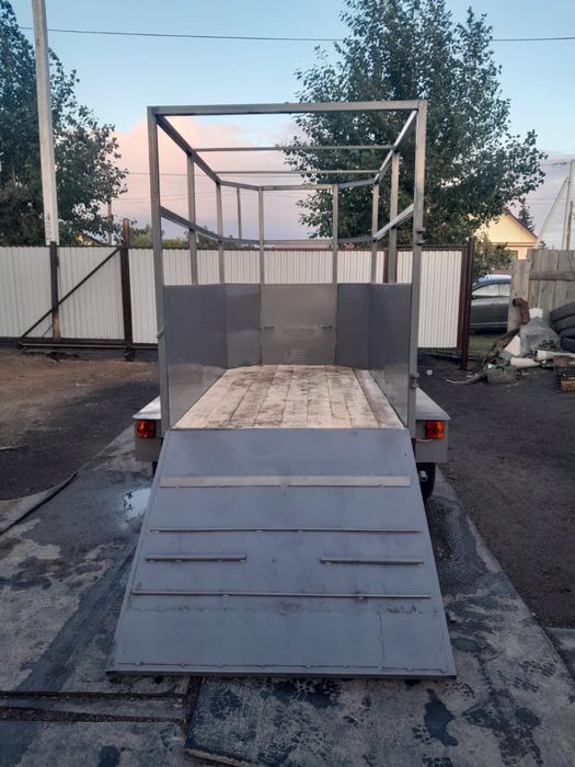 Прицеп скотовозка