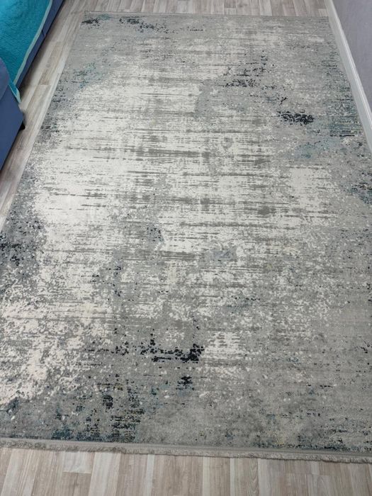 Ковер с синим оттенкам