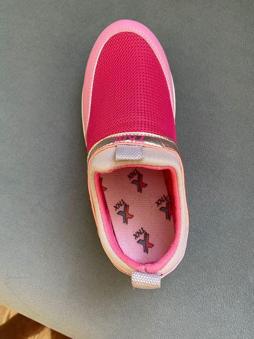 Продам кроссовки детские