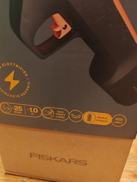 Foarfecă electrică Fiskars ePruner M – Nouă