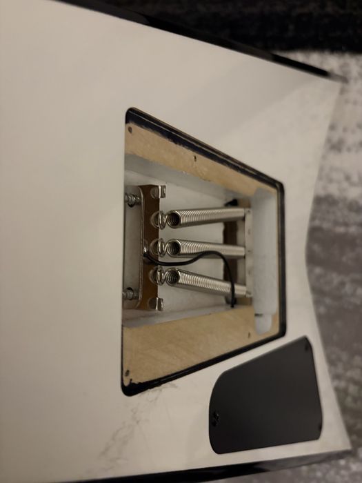 Jackson JS Series King V JS32 White with Black Bevels