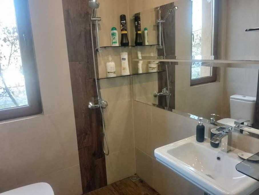 Дава се под наем Двустаен апартамент в София, Изток - 65 кв.м за 969 € - Снимка #14